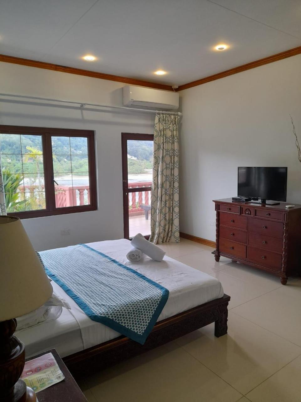 Bayview Villa -Sea Side Villa Anse Boileau Extérieur photo